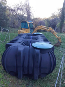 Photo de galerie - Pose d'une cuve d'eau de 10 000 L