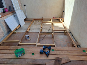 Photo de galerie - Tructure pour la terrasse en cumarou 