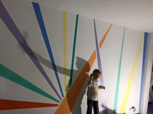 Photo de galerie - réalisation de bandes de peinture dans une chambre d'enfant
