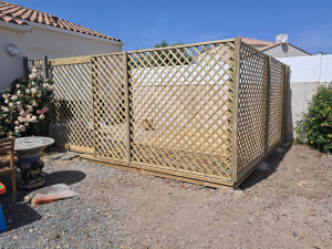 Photo de galerie - Creation d'une terrasse bois avec pose de claustras et ouverture.