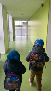 Photo de galerie - Avec les enfants en sortant de l’école 