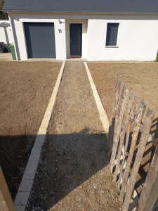 Photo de galerie - Création de pelouse + pose de pavés 