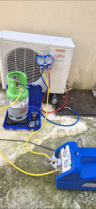 Photo de galerie - Effectuer la recharge en gaz R410A d’une pompe à chaleur air/eau.