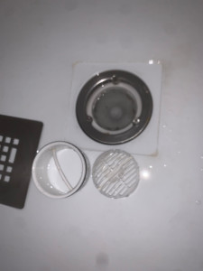 Photo de galerie - Bondes de douches/éviers récurées à fond  