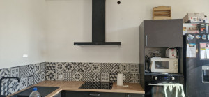 Photo de galerie - Sur se chantier j ai réalisé la pose de la
 hotte la faïence en carrelage le placo et l installation de la cuisine 