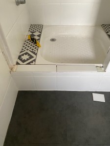 Photo de galerie - Installation bac de douche 