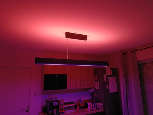 Photo de galerie - Installation d'un luminaire Philips HUE
