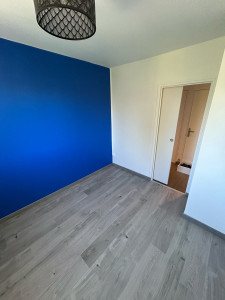 Photo de galerie - Peinture , parquet + placard coulissant + porte galandage 