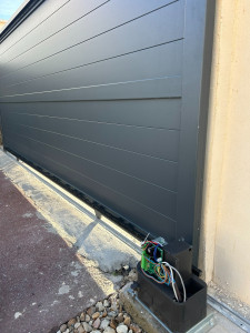 Photo de galerie - Motorisation d'un portail coulissant 