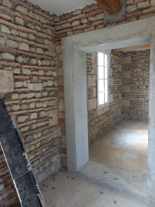 Photo de galerie - Décrochage mur en pierre baties et réalisation ouverture 