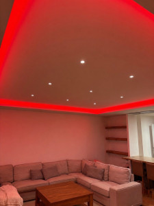 Photo de galerie - Installation de ruban Led RGBCCT, ainsi que différents spots