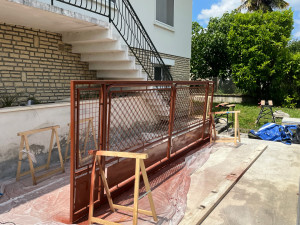 Photo de galerie - Réparation et peinture de clôtures et portails métalliques