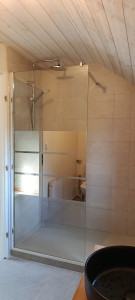 Photo de galerie - Remplacement d'une baignoire par une douche 