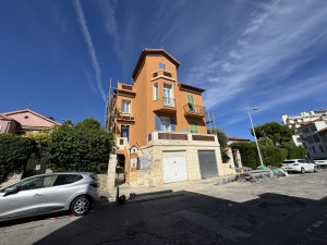Photo de galerie - Bu fotoğraf için şu açıklamayı yazabilirsin:

Rénovation de façade d’une maison : travaux de maçonnerie et finitions soignées.