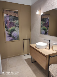 Photo de galerie - Rénovation et réaménagement d'une salle de bain 
+ revêtements sols et murs avec faïence et accessoires design 