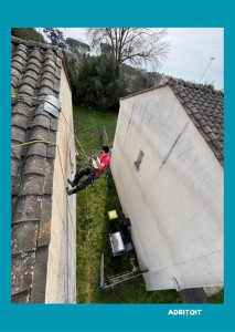 Photo de galerie - Nettoyage de façade travaux sur cordes 