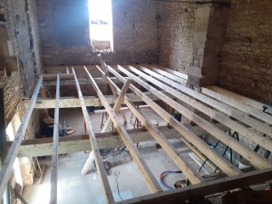 Photo de galerie - Rénovation de plancher sur solivage, avec création de deux étages, suivi de l'installation du plancher  bois.