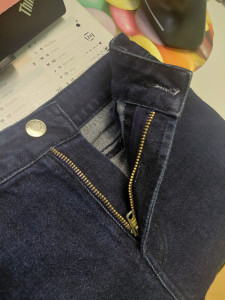 Photo de galerie - Changement de fermeture éclair d'un short femme
