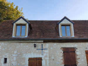 Photo de galerie - Création de deux chiens assis,de la création charpente 
jusqu'à la pose des fenêtres en passant par la maçonnerie 