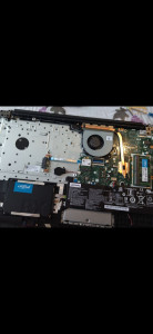 Photo de galerie - Remplacement dur disque dur HDD par un SSD ( beaucoup plus rapide), et ajout d'une barrette RAM, le tout améliore considérablement les performances du pc.