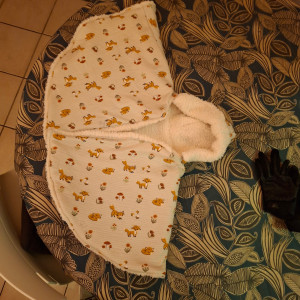 Photo de galerie - Réalisation d'une petite cape pour bébé