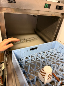 Photo de galerie - Intervention sur canalisation bouchée d’un restaurant, empêchant l’évacuation du lave vaisselle 