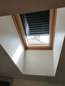 Photo de galerie - Installation d'un volet roulant solaire velux