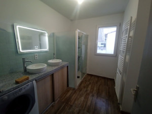 Photo de galerie - Salle de bains faite maison de A à Z. 