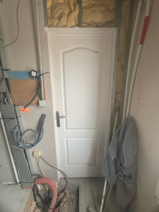 Photo de galerie - Montage des portes peinture