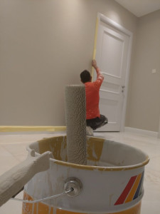 Photo de galerie - Tous types de travaux de peinture intérieure et extérieure : peinture des murs et plafonds, rénovation des pièces, préparation des supports, enduit, ponçage, finition soignée, peinture décorative et remise en état.
