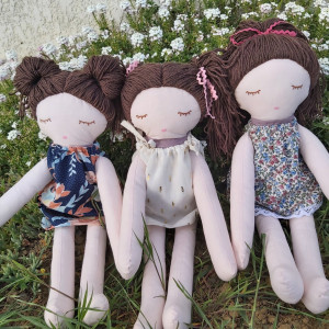 Photo de galerie - Réalisation de 3 poupées en tissus