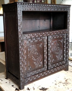 Photo de galerie - Restauration d'un meuble initialement cassé et en pièces