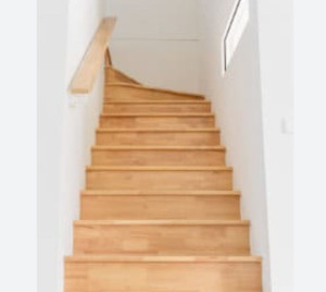 Photo de galerie - Finition escalier  vitrifié  et finition  Murs 