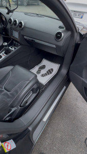 Photo de galerie - Aujourd’hui, l’intérieur de cet Audi TT a été remis à un niveau premium. Chaque surface a été nettoyée en profondeur, de la sellerie et des plastiques jusqu’aux zones les plus difficiles d’accès. 