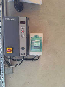 Photo de galerie - J'ai emmené l'alimentation électrique et réalisation du tableau électrique.