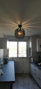 Photo de galerie - Installation des lustres 