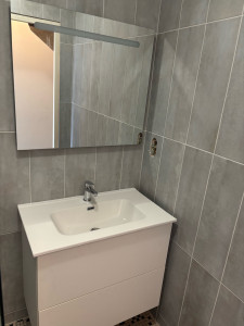 Photo de galerie - Pose meuble vasque et miroir 