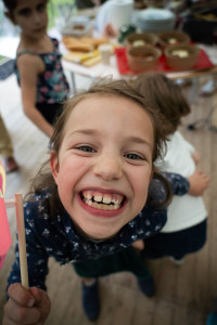 Photo de galerie - La joie authentique captée à hauteur d'yeux