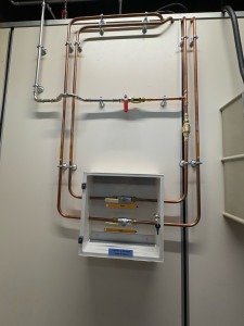 Photo de galerie - Conception et mise en oeuvre d’un réseau d’air comprimé en inox à sertir avec bi-pass 