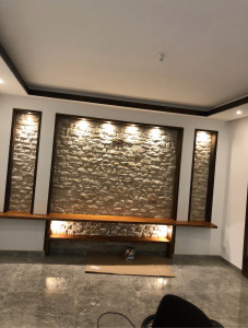 Photo de galerie - Mur TV en placo avec éclairage décoratif intégré : design moderne et finition soignée.