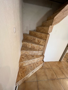 Photo de galerie - Habillage d’un escalier en panneaux Osb 