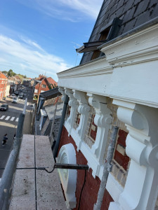 Photo de galerie - Après : Façade rénovée et remise en peinture.