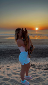 Photo de galerie - Petite sortie plage avec une bébé malinois croisé berger allemand :)