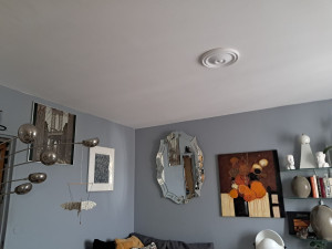 Photo de galerie - Reprise en peinture dans salon 
avec 2 pans de murs différents 
