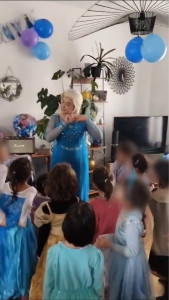 Photo de galerie - Déguisement/cosplay Reine des Neiges