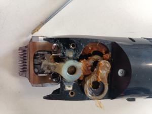 Photo de galerie - Dépannage d'un tondeuse de salon de Coiffure,
Le rotor s'étais déformé à cause d'une surchauffe de l'appareil.