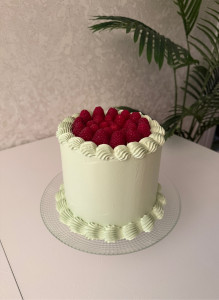 Photo de galerie - Voici un des Layer Cake que j’ai pu réaliser goût framboise pistache ?