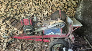 Photo de galerie - Banc de scie thermique sur remorque.