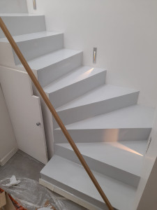 Photo de galerie - Escalier béton. enduit peinture
