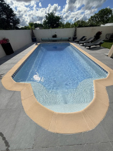 Photo de galerie - Réalisation de dalle sur terrasses Piscine, avec ses margelles